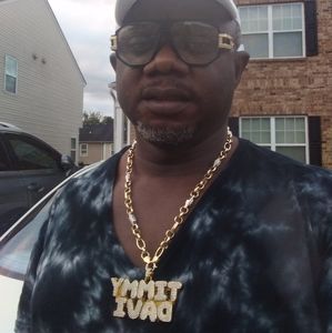 Meet your Posher, Akinsulire